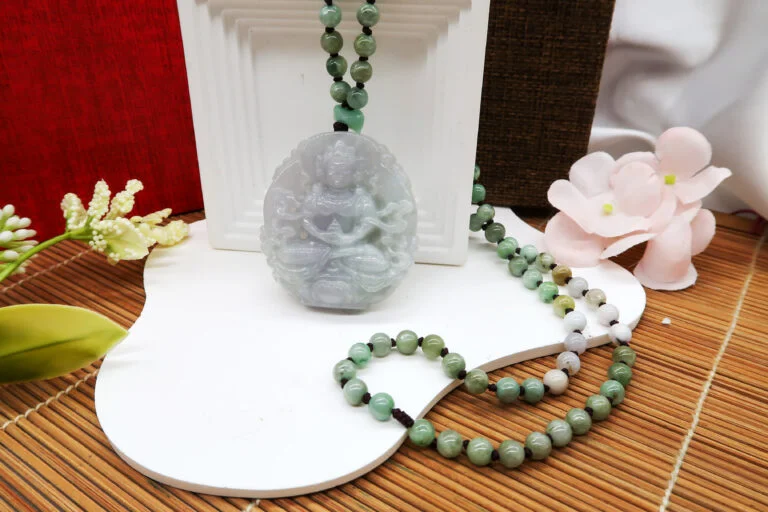 《佛心靜緣》翡翠佛像玉墜 《佛心靜緣》翡翠佛像玉墜